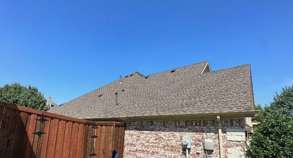 Completed roof replacement project in Las Flores